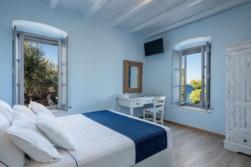 Four Seasons Hydra Luxury Suites 5