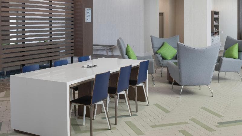 Holiday Inn Express & Suites Orlando At Seaworld 2