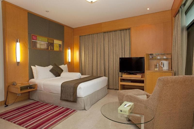 Lakeshore Hotel & Apartments 5