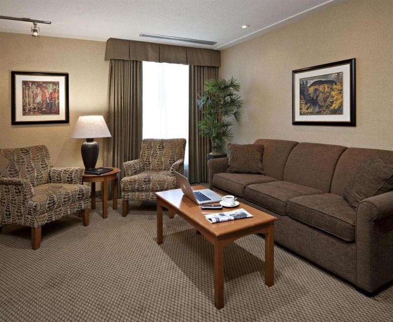 Carriage House Inn 5