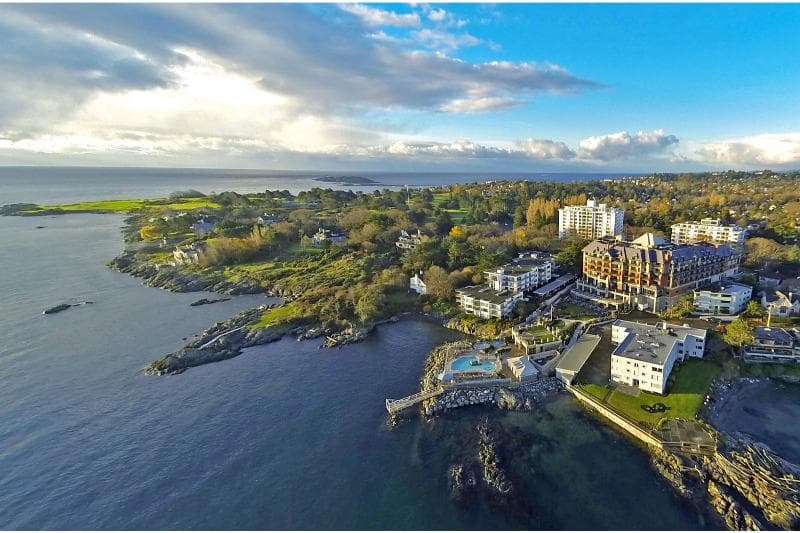 Oak Bay Beach Hotel 2