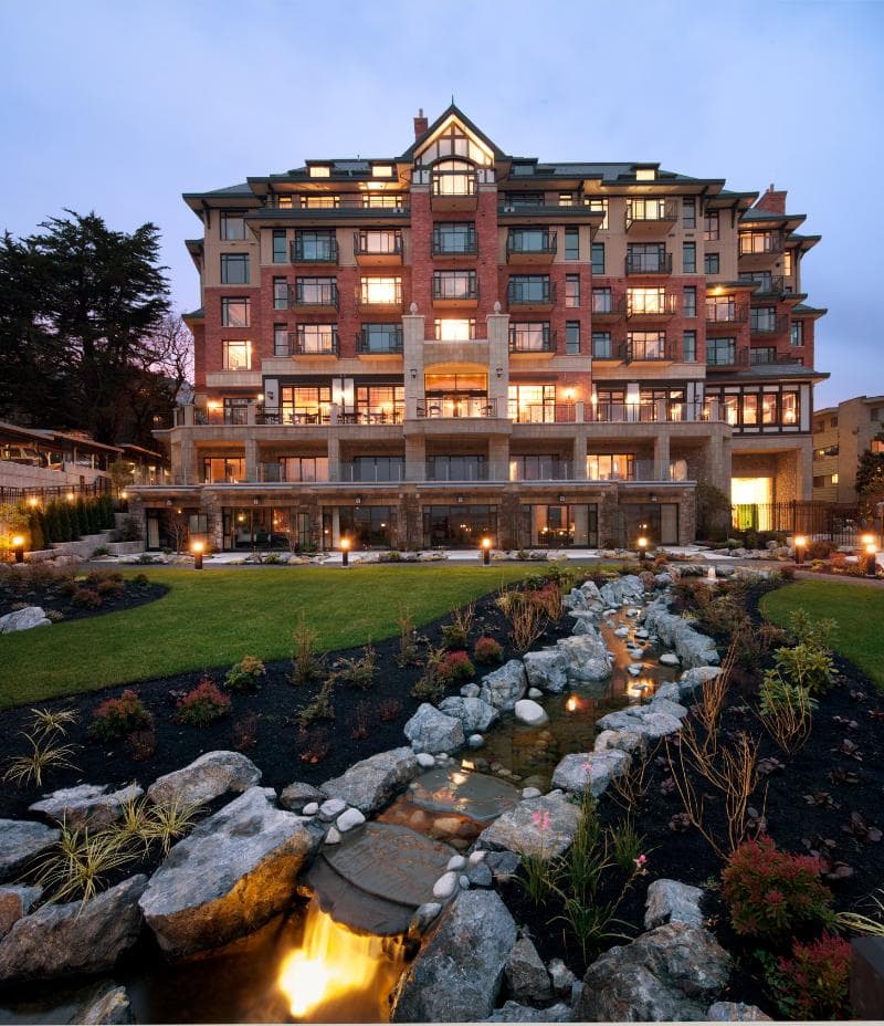 Oak Bay Beach Hotel 5
