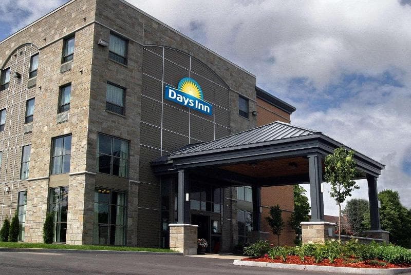 Days Inn by Wyndham Levis photo 1