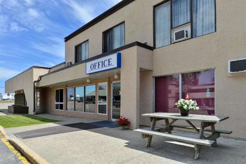 Canadas Best Value Inn Whitecourt 3