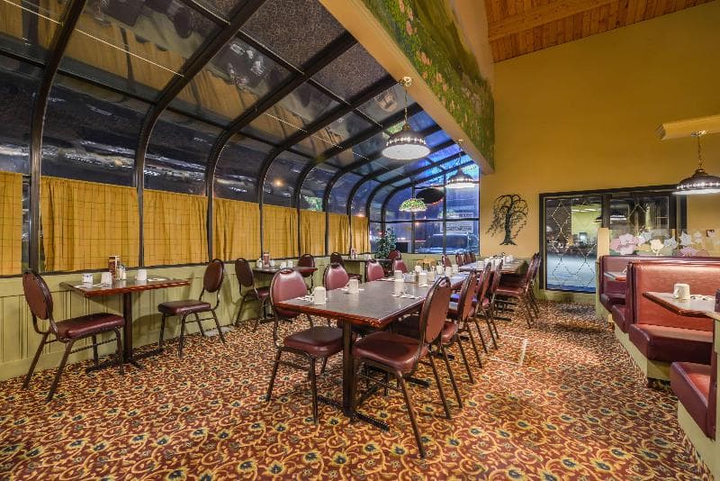 Canadas Best Value Inn Whitecourt 4