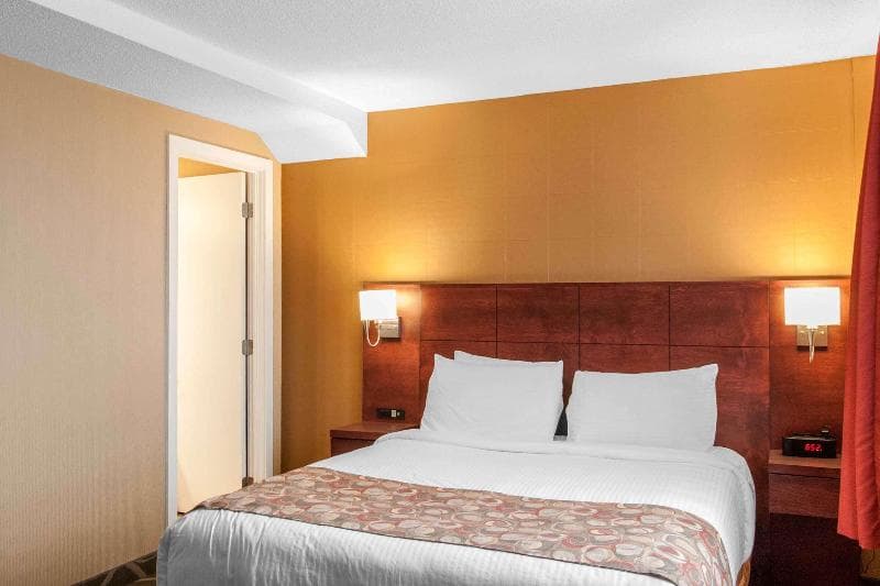 Quality Hotel & Suites photo 1