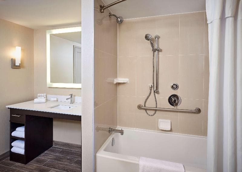 Homewood Suites by Hilton North Bay, Ontario, Canada 4