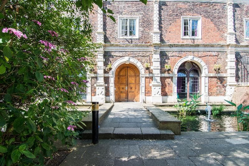 Safestay London Kensington Holland Park 3
