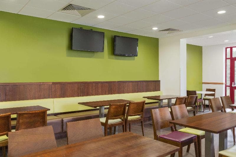 Days Inn By Wyndham Magor photo 1