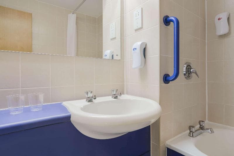 Days Inn By Wyndham Magor 3