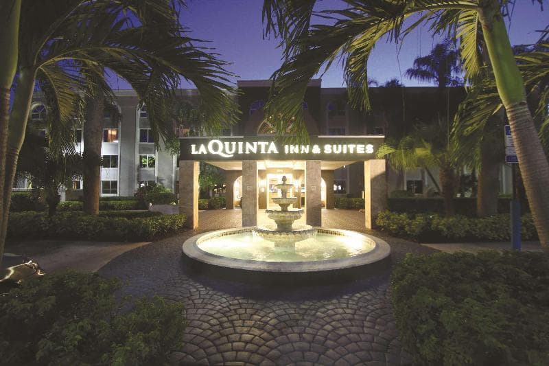 La Quinta Inn & Suites by Wyndham Coral Springs South photo 1