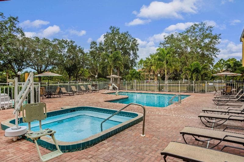 Comfort Inn & Suites Sarasota I75 4