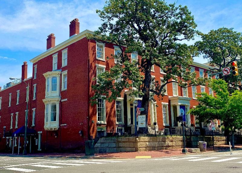 Linden Row Inn 5