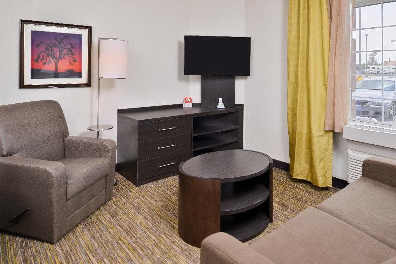 Candlewood Suites Beaumont 5