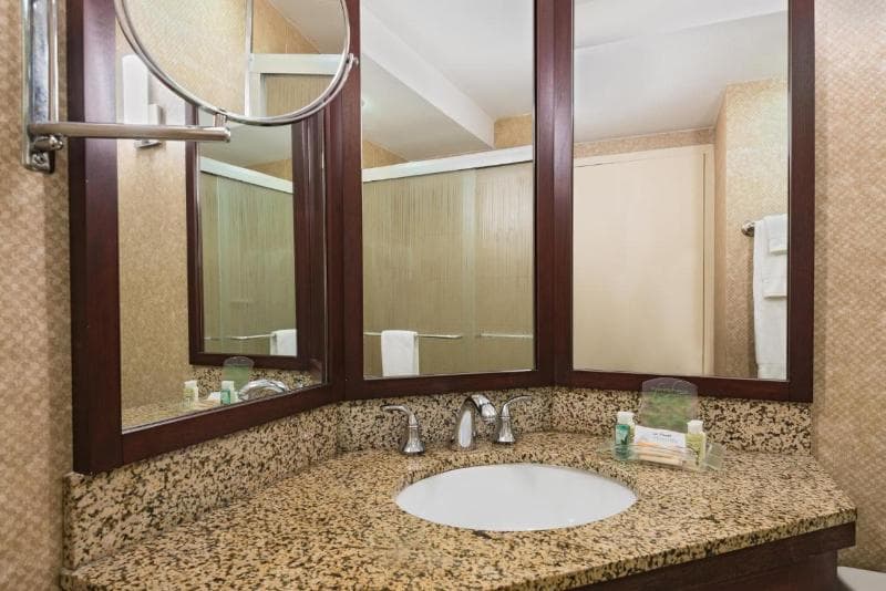Holiday Inn Knoxville West Cedar Bluff Rd 4