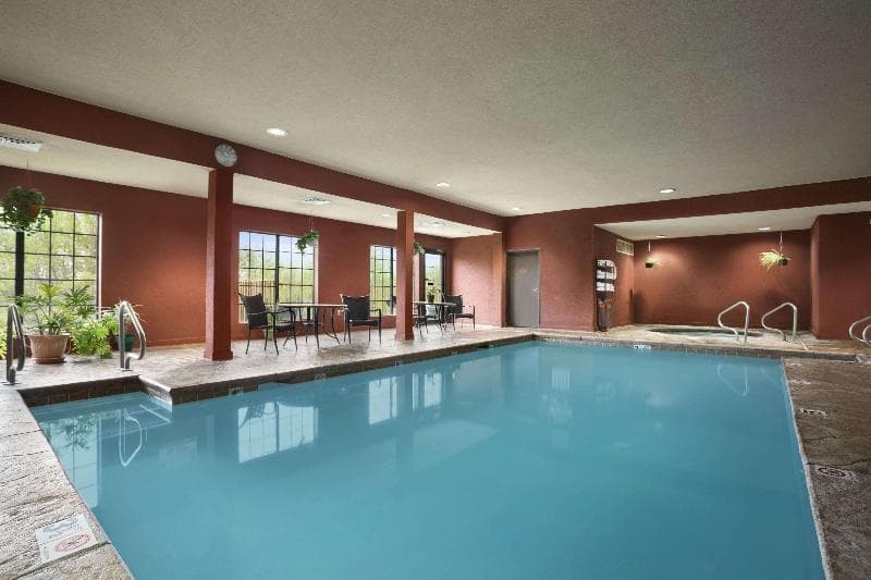 Super 8 By Wyndham Troy Mo 5