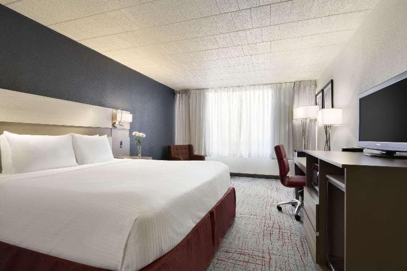 Ramada by Wyndham Beaver Falls 3