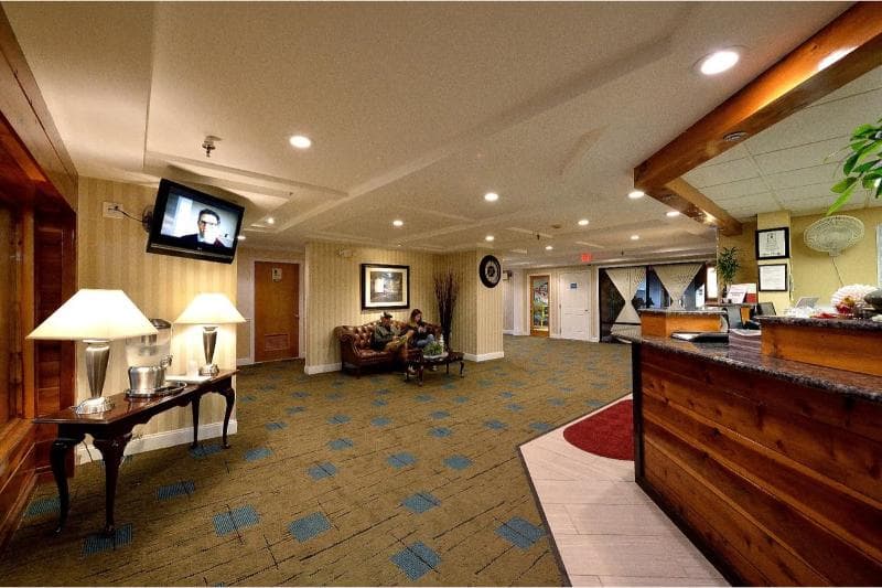 Ambassador Inn Suites 4
