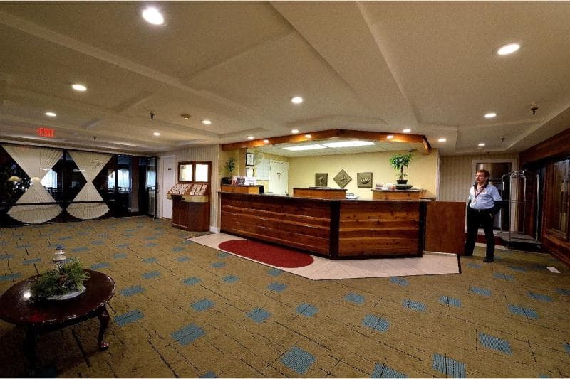 Ambassador Inn Suites 5