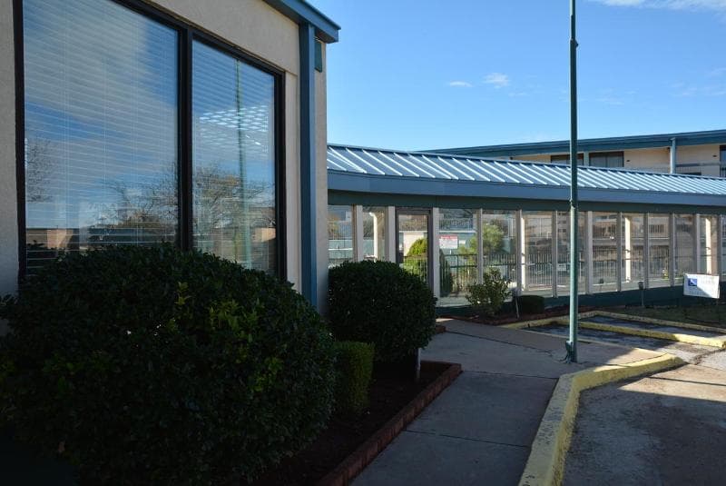 Lincoln Inn Express Hotel And Suites 2
