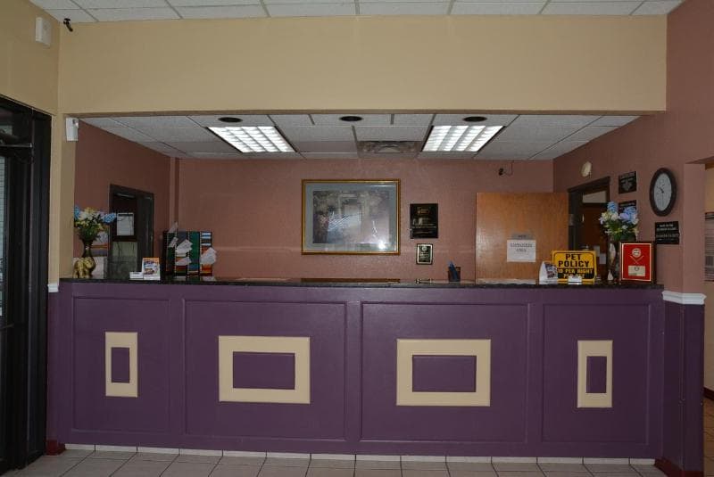 Lincoln Inn Express Hotel And Suites 3