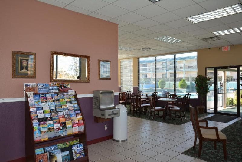 Lincoln Inn Express Hotel And Suites 4