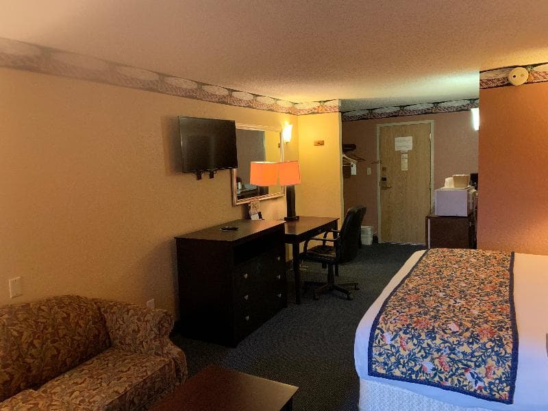 Lincoln Inn Express Hotel And Suites 5