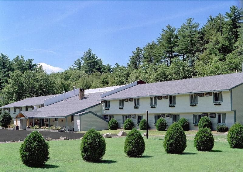 Eastern Inn & Suites 4