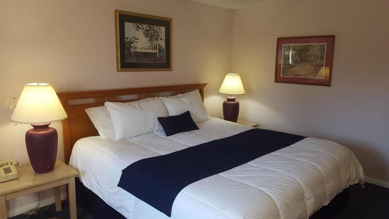 Eastern Inn & Suites 2