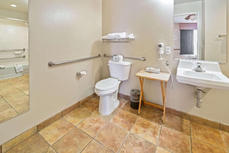 Days Inn by Wyndham Lebec 4