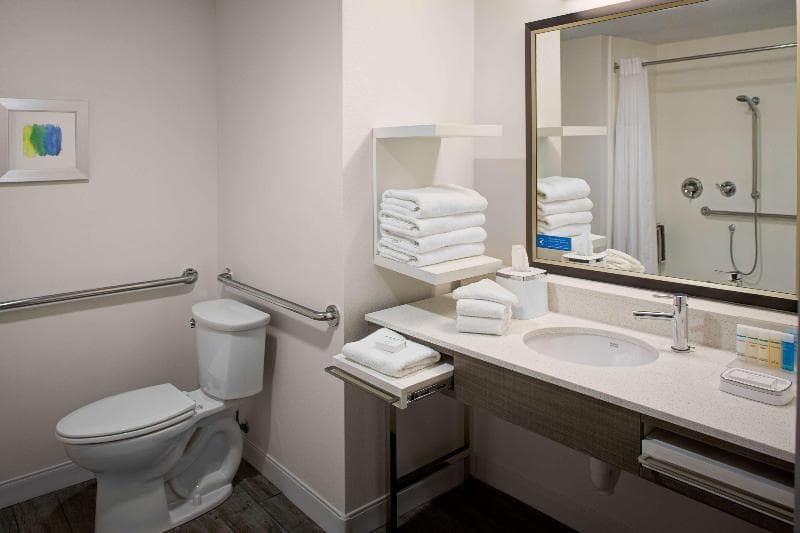 Hampton Inn & Suites Syracuse North Airport Area 3