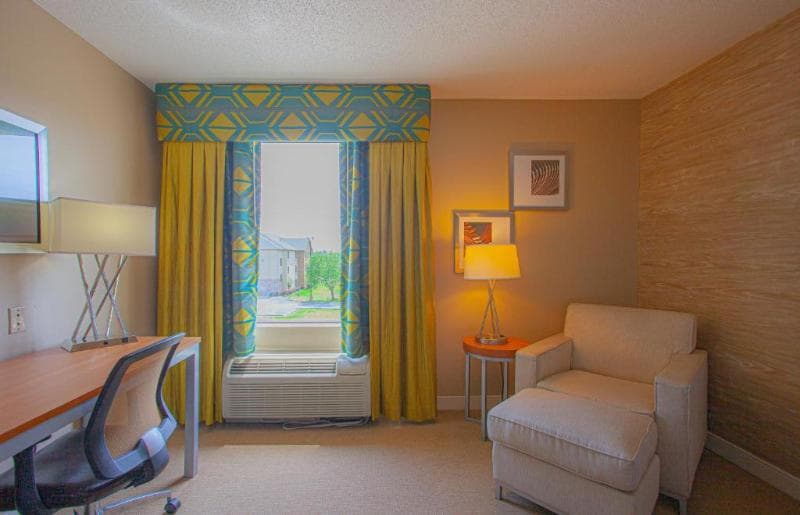 Holiday Inn & Suites Spring - The Woodlands Area 4