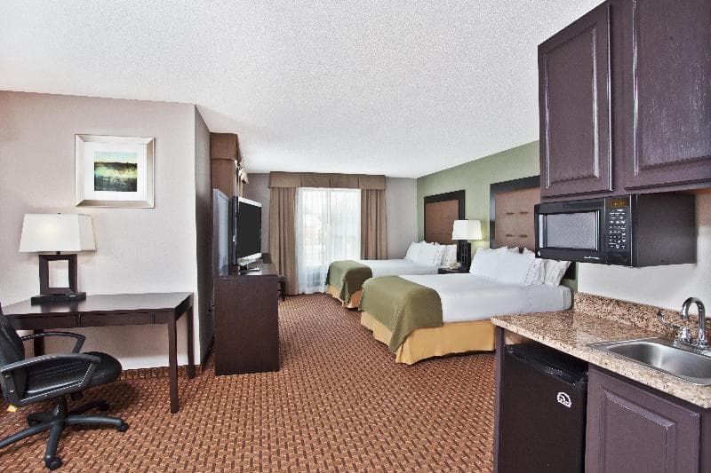 Holiday Inn Express & Suites Harrington 2