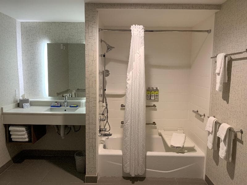 Holiday Inn Express Suites Moore 5