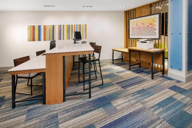 Holiday Inn Express Suites Sterling Heights Detroi 2