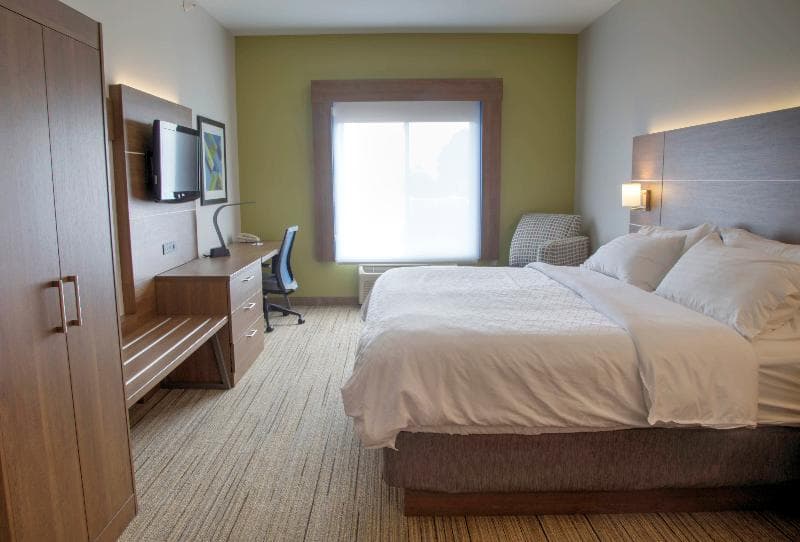Holiday Inn Express Rochelle 4