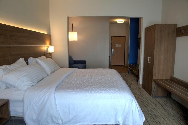 Holiday Inn Express Rochelle 5
