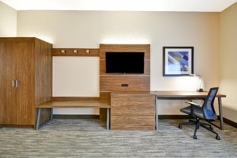 Holiday Inn Express Evansville 3