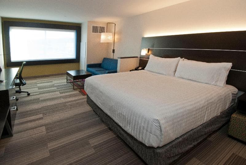 Holiday Inn Express Suites Johnstown 3