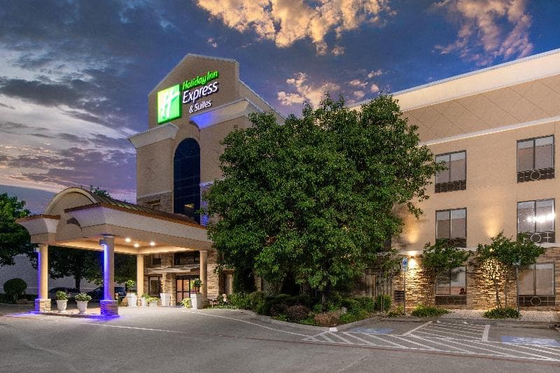 Holiday Inn Express Suites Arlington I 20 Parks Ma photo 1