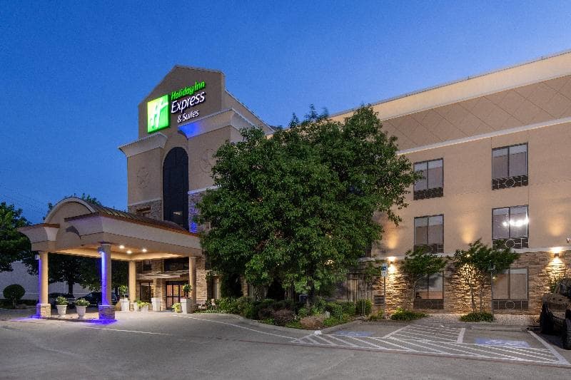 Holiday Inn Express Suites Arlington I 20 Parks Ma 3