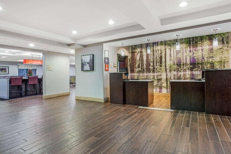 La Quinta Inn & Suites by Wyndham Norwich-Plainfield-Casino 3