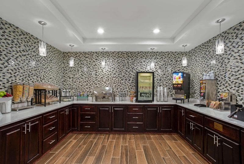 La Quinta Inn & Suites by Wyndham Norwich-Plainfield-Casino 5