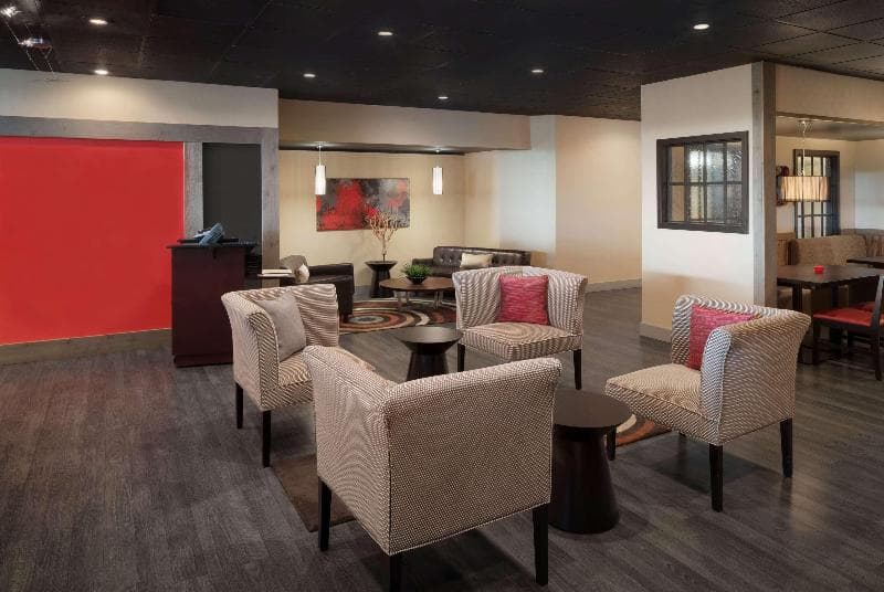 Ramada By Wyndham Uniontown photo 1