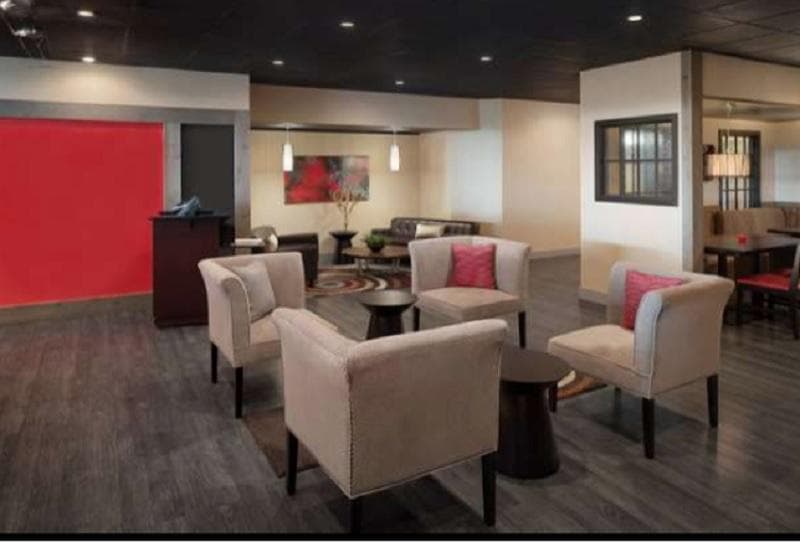 Ramada By Wyndham Uniontown 4