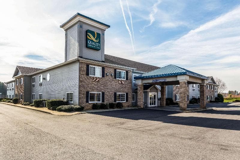 Quality Inn & Suites Hendersonville - Flat Rock 2