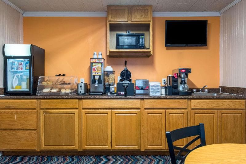 Rodeway Inn photo 1