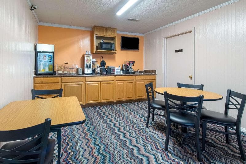 Rodeway Inn 3