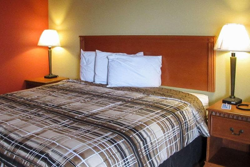 Rodeway Inn 5