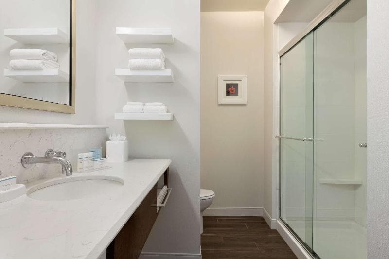 Hampton Inn & Suites Seattle/Renton, WA 2